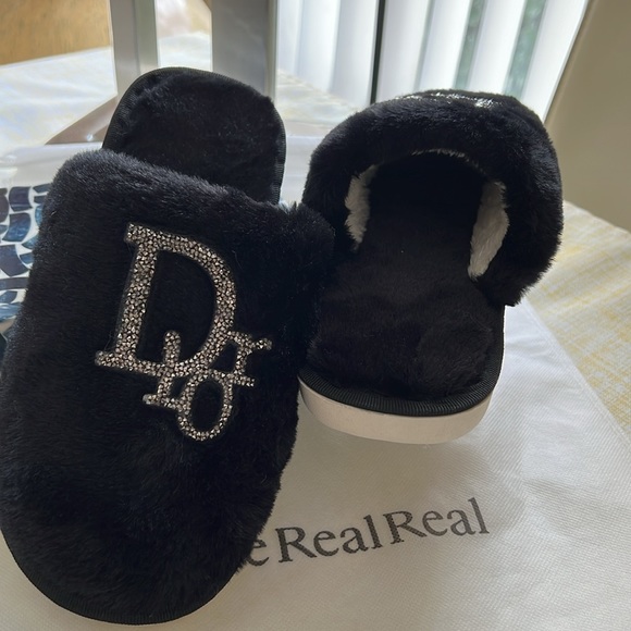 Cozy Faux Fur Slide BLACK/silver🔥House Slipper size 7 NEW 🔥🔥🔥🫵🏻foe you - Picture 4 of 4